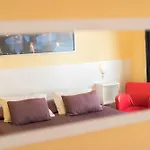 Lounge Crown