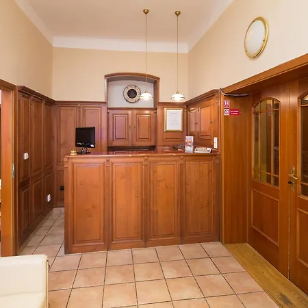 Отель Lounge Crown 3*