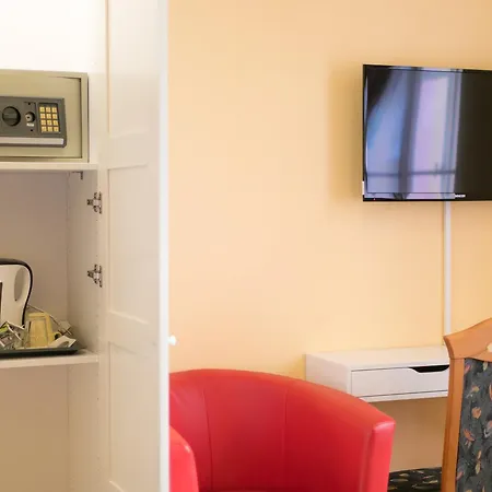 Отель Lounge Crown 3*