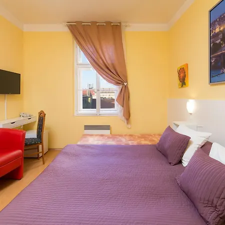 Отель Lounge Crown