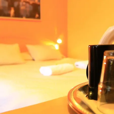 Отель Lounge Crown 3*
