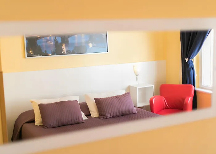 Lounge Crown